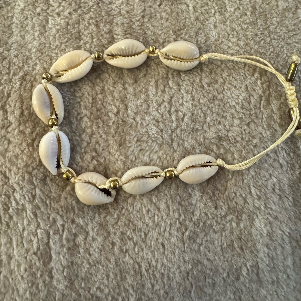 Hawaiian Natural Cowrie Shell Bracelet